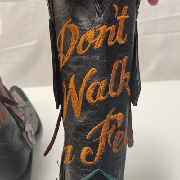 ARIAT Gypsy Soule Indian Feathered Sugar Skull Cowboy boots Don’t Walk In Fear 7 - Picture 6 of 11